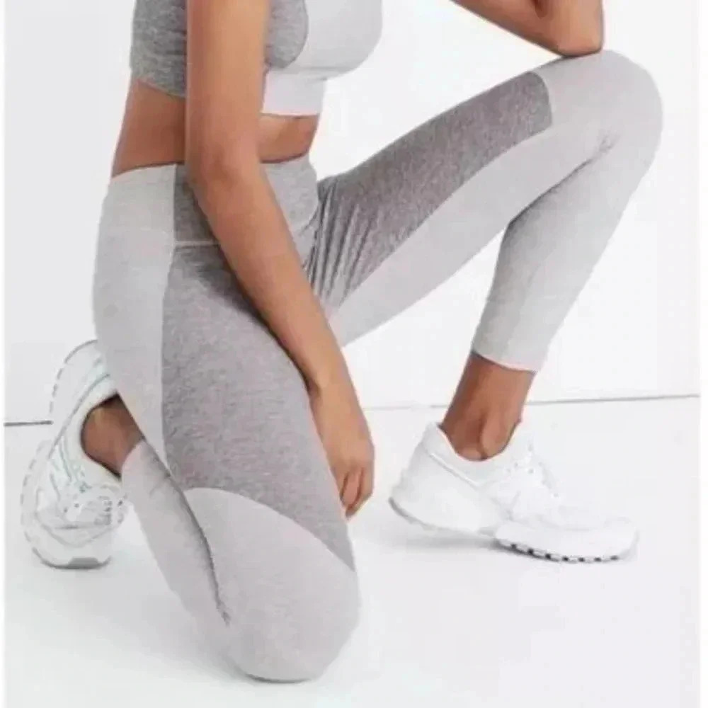 Outdoor Voices Women's Medium 3/4 Warmup Leggings Gray Stretch Yoga Active M - Picture 4 of 10